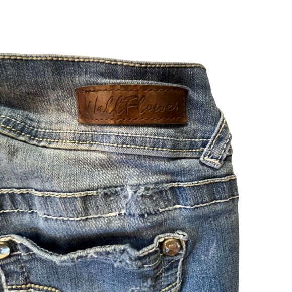 Wallflower Shorts Women 0 Low Rise Distressed Patches Patriotic Stretch (W26 L2) - Picture 14 of 16